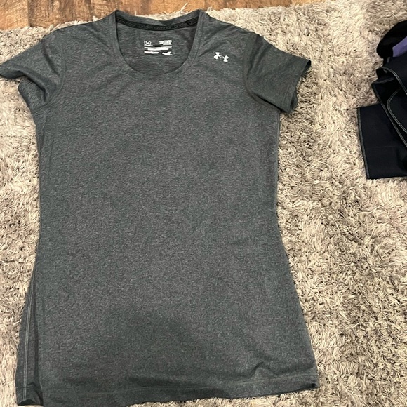 Under Armour Women's Charcoal Short Sleeve Tee - Picture 1 of 6